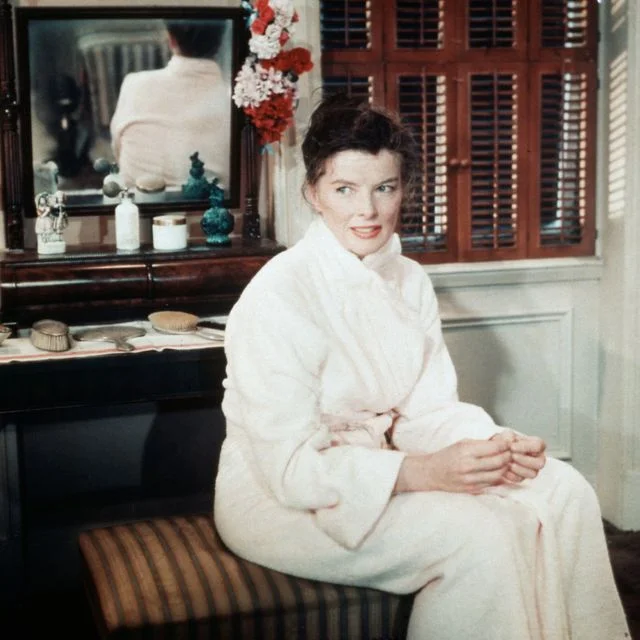 Katharine Hepburn at Home: The Iconic Hollywood Star’s Domestic Life in 15 Photos