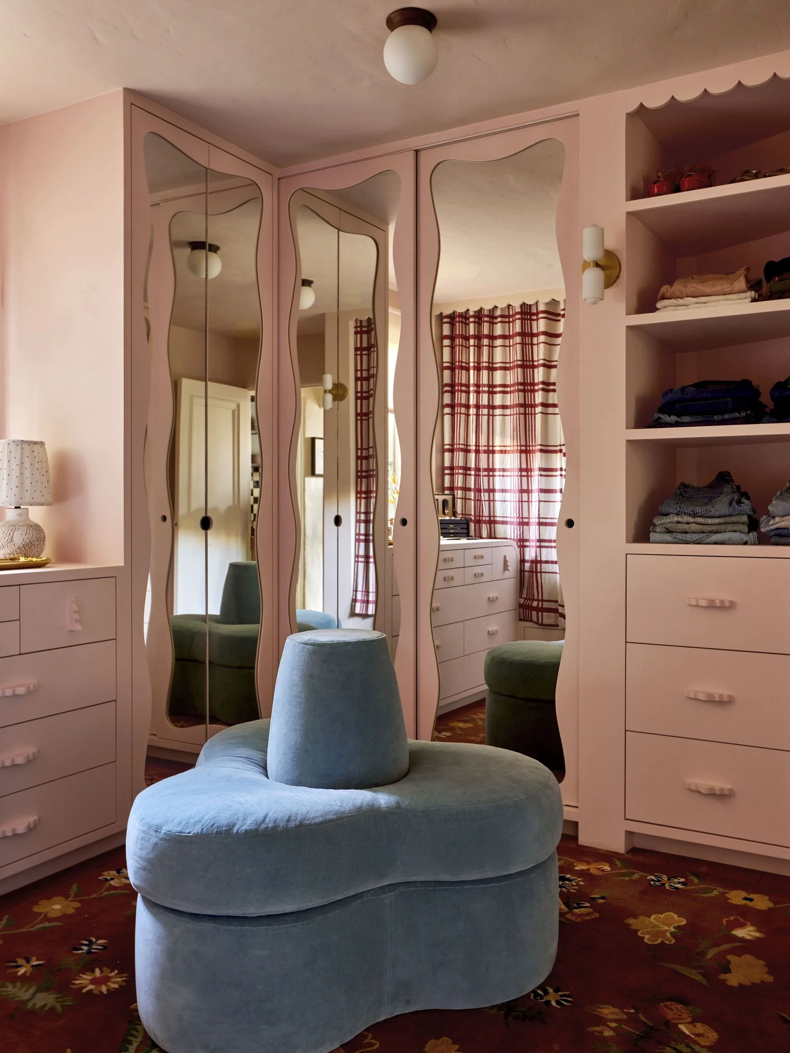 Image may contain Dressing Room Indoors Room Furniture Lamp and Candle