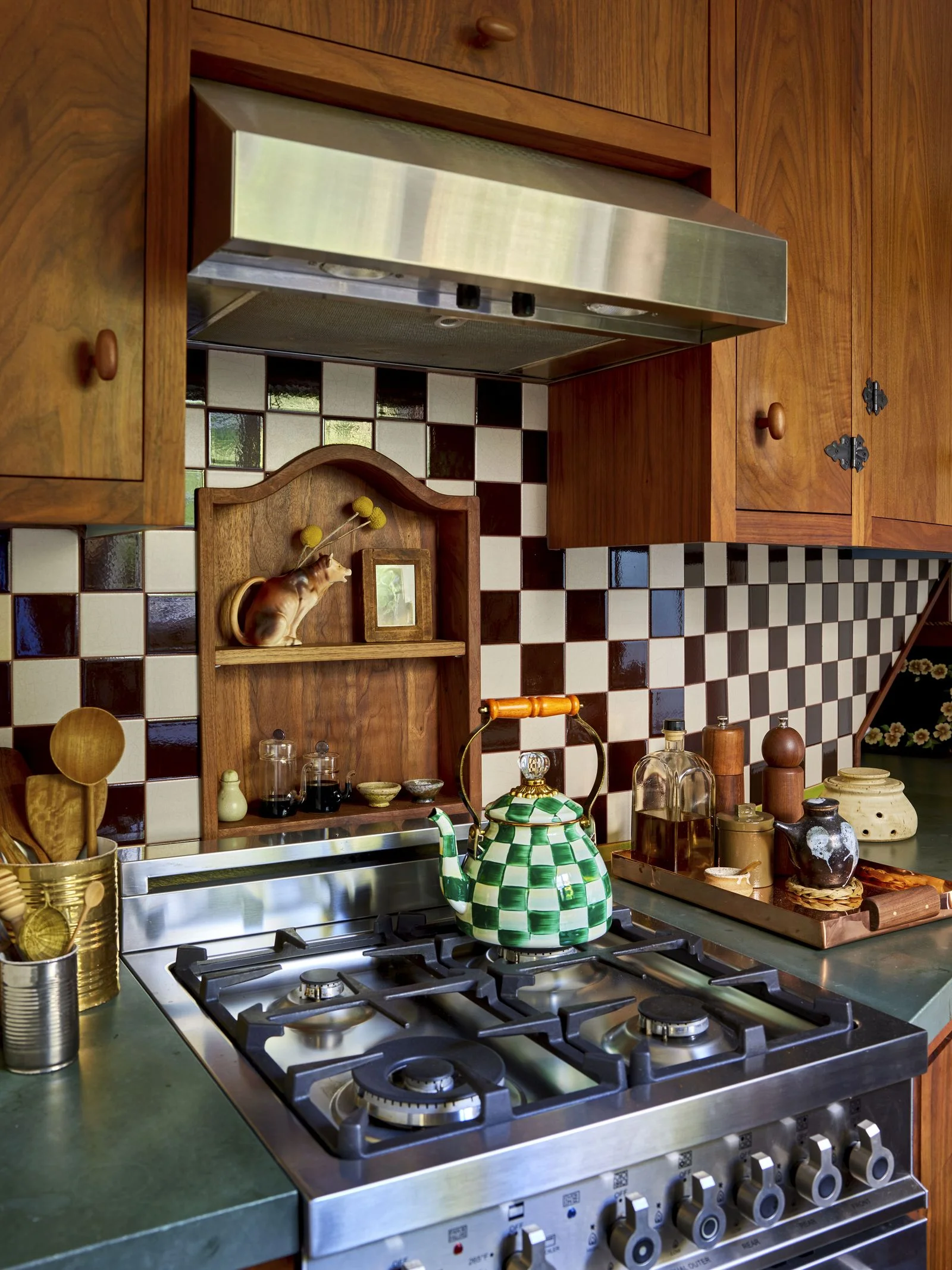 Image may contain Indoors Kitchen Interior Design Cooktop and Cup
