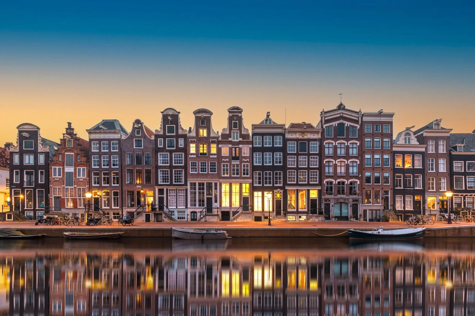 Herengracht canal of Amsterdam at dusk.